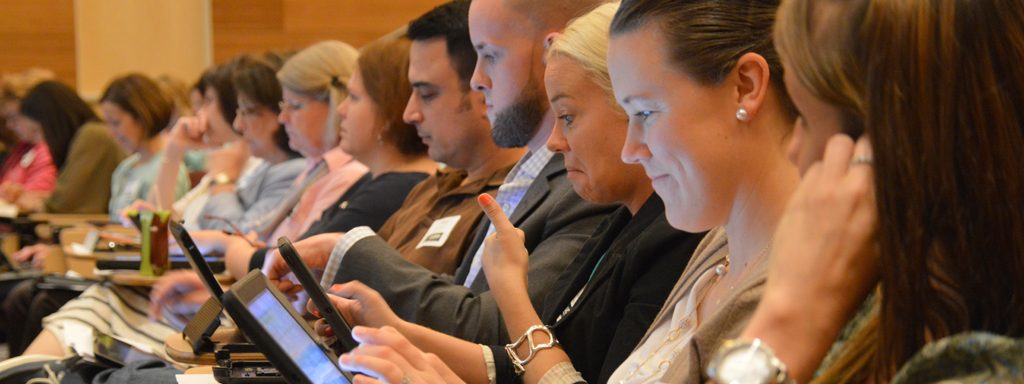 2014 attendees looking at tablets
